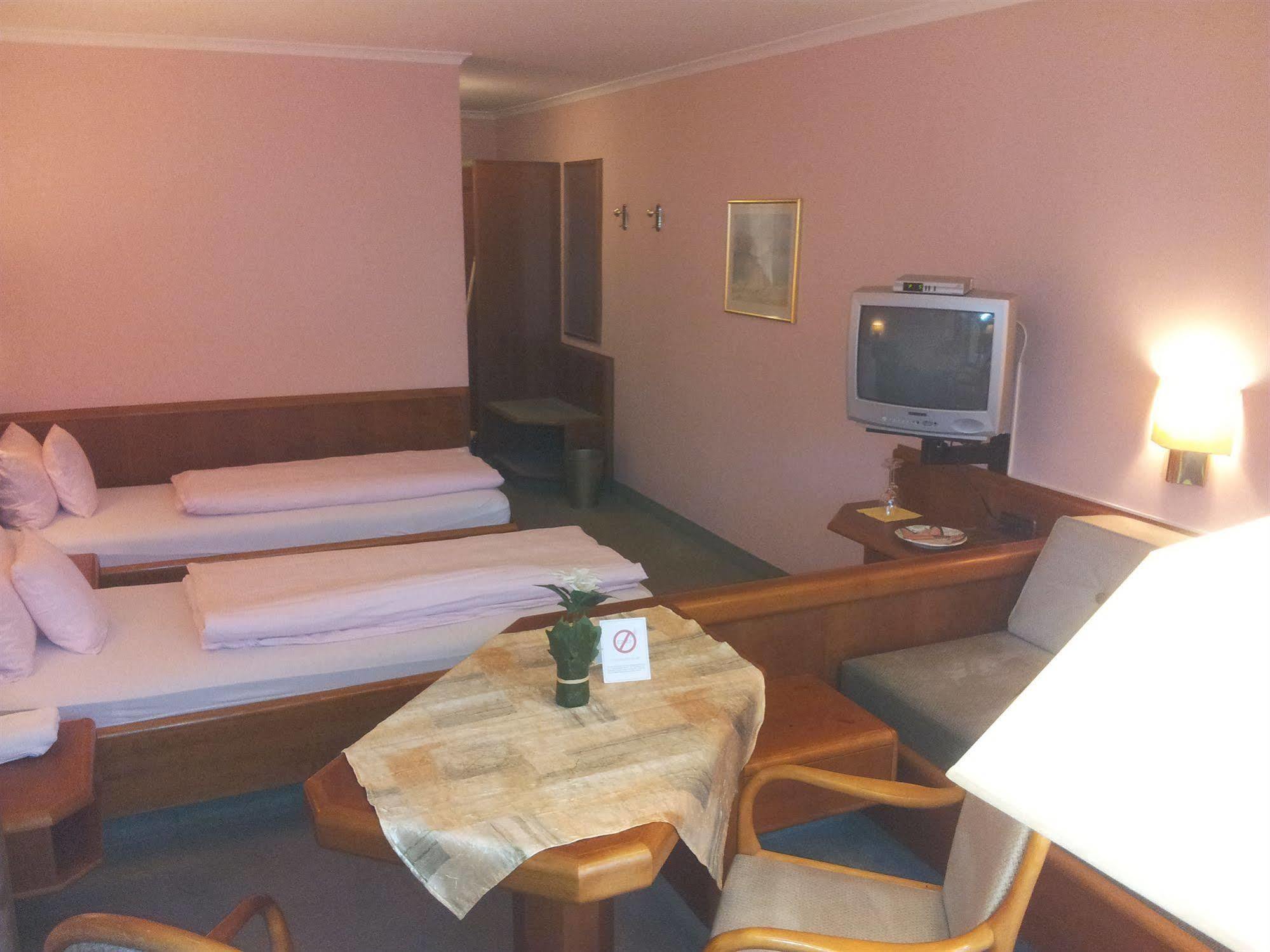 Hotel am Kurpark Bad Wimpfen Bagian luar foto